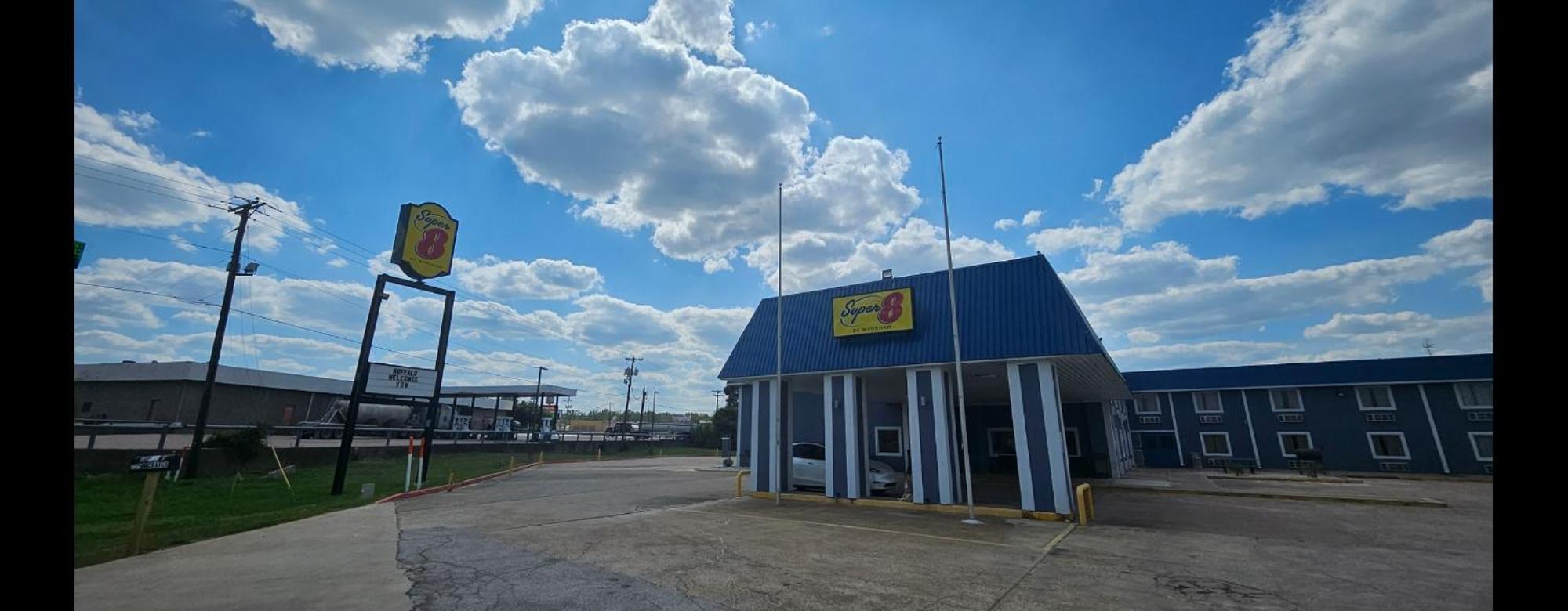 Super 8 By Wyndham Buffalo Exterior photo